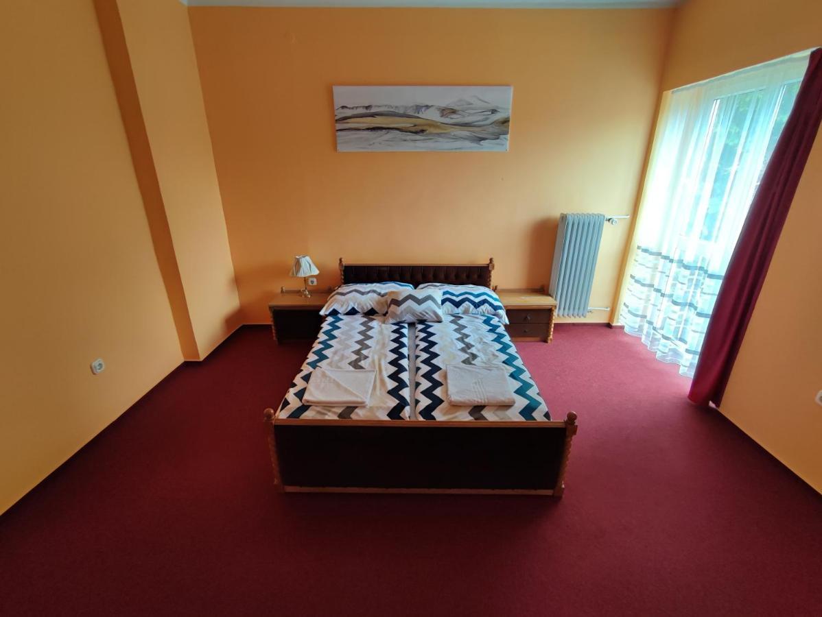 Hotel Beke Sziget Komlo Bagian luar foto