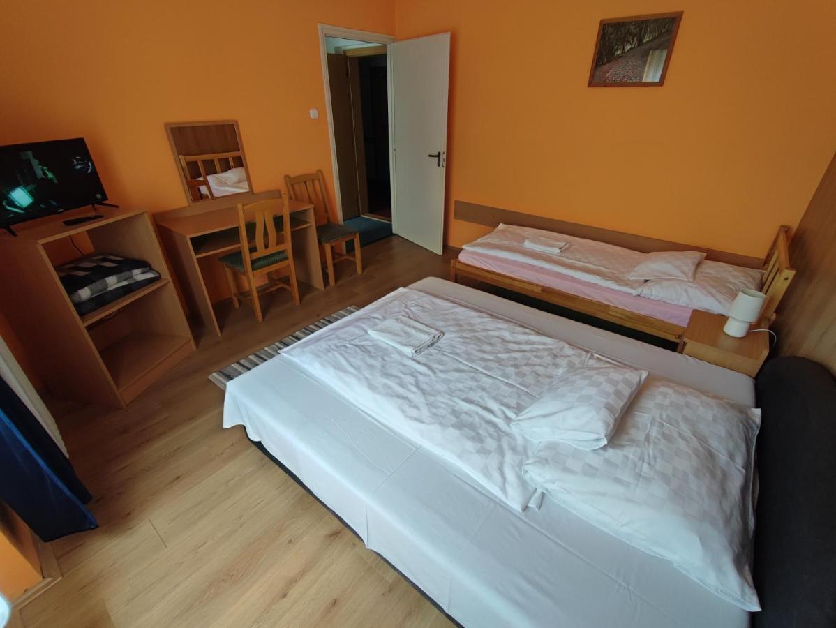 Hotel Beke Sziget Komlo Bagian luar foto