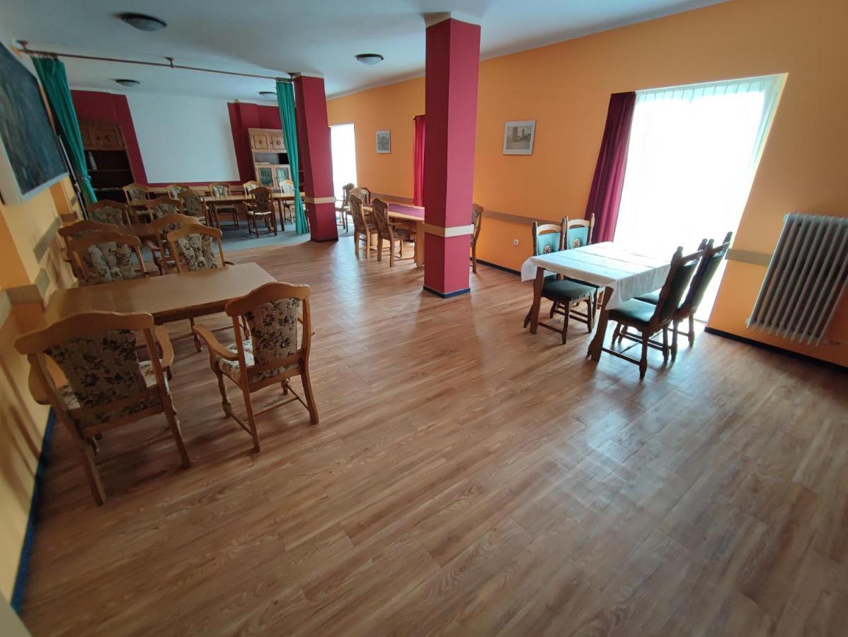 Hotel Beke Sziget Komlo Bagian luar foto
