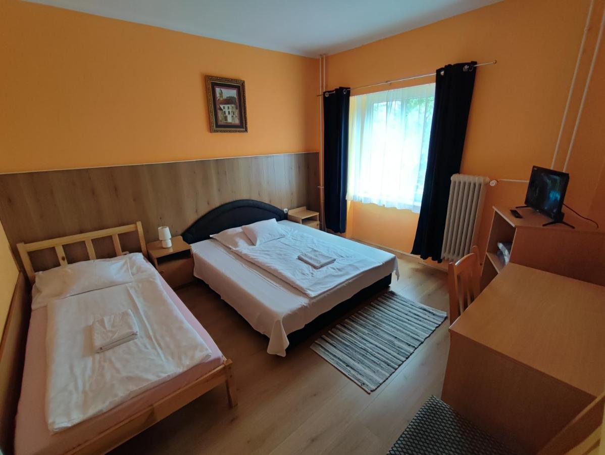 Hotel Beke Sziget Komlo Bagian luar foto