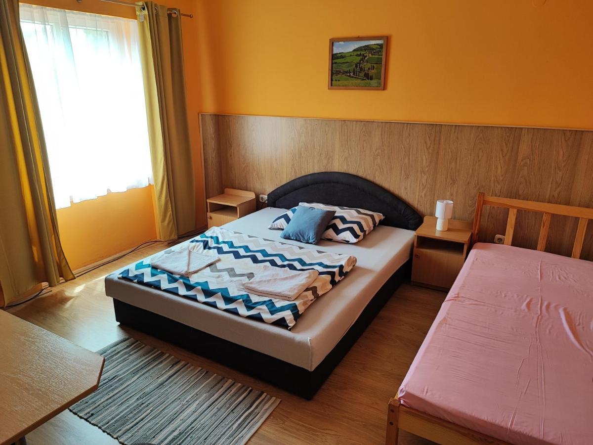 Hotel Beke Sziget Komlo Bagian luar foto