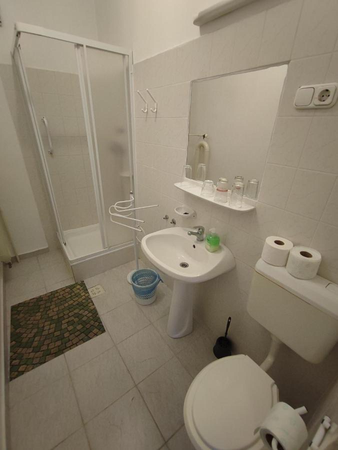 Hotel Beke Sziget Komlo Bagian luar foto