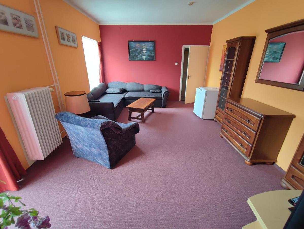 Hotel Beke Sziget Komlo Bagian luar foto