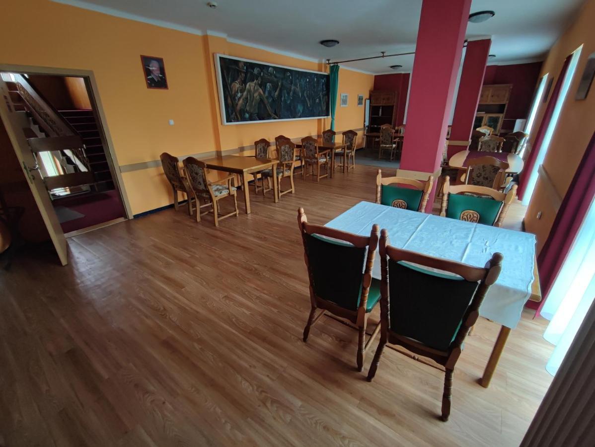 Hotel Beke Sziget Komlo Bagian luar foto