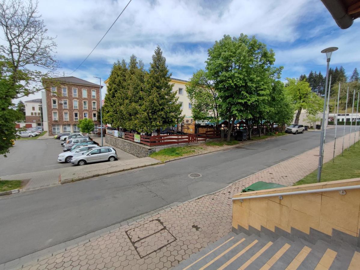 Hotel Beke Sziget Komlo Bagian luar foto