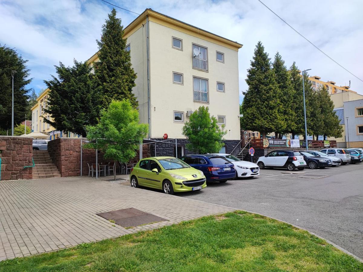 Hotel Beke Sziget Komlo Bagian luar foto