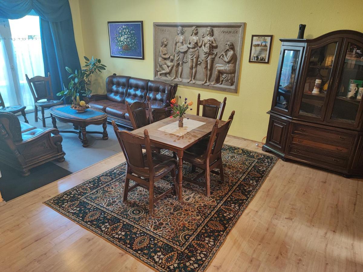 Hotel Beke Sziget Komlo Bagian luar foto