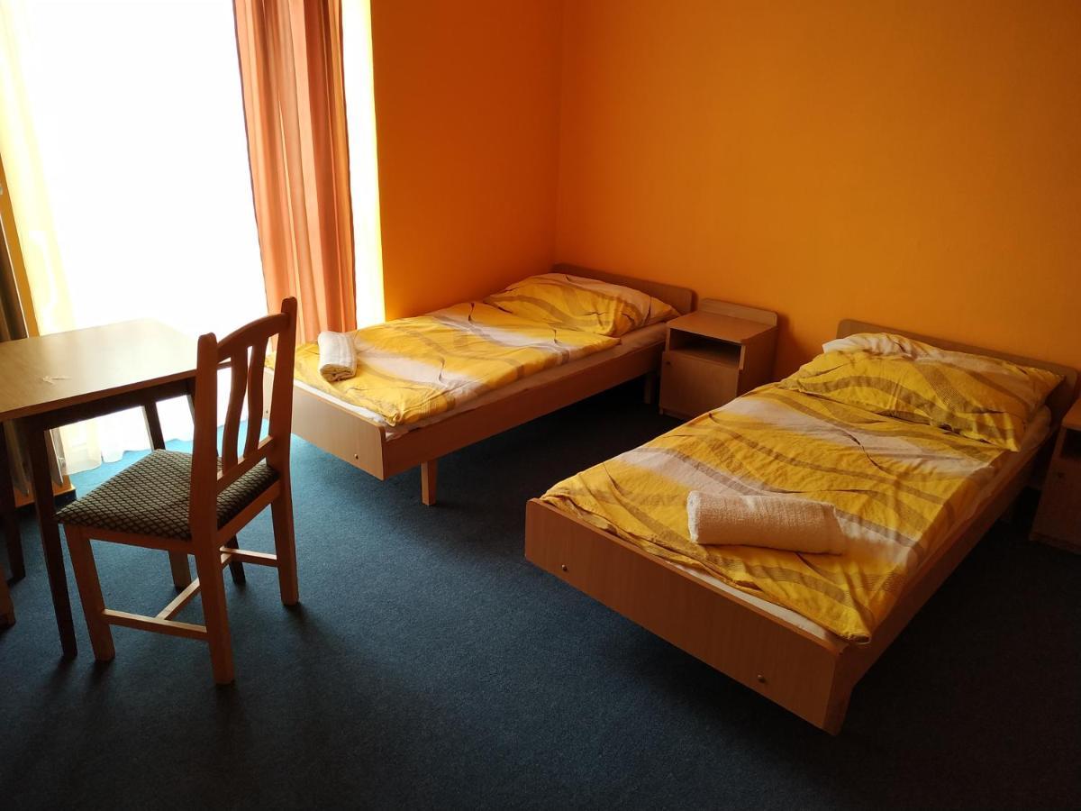 Hotel Beke Sziget Komlo Bagian luar foto