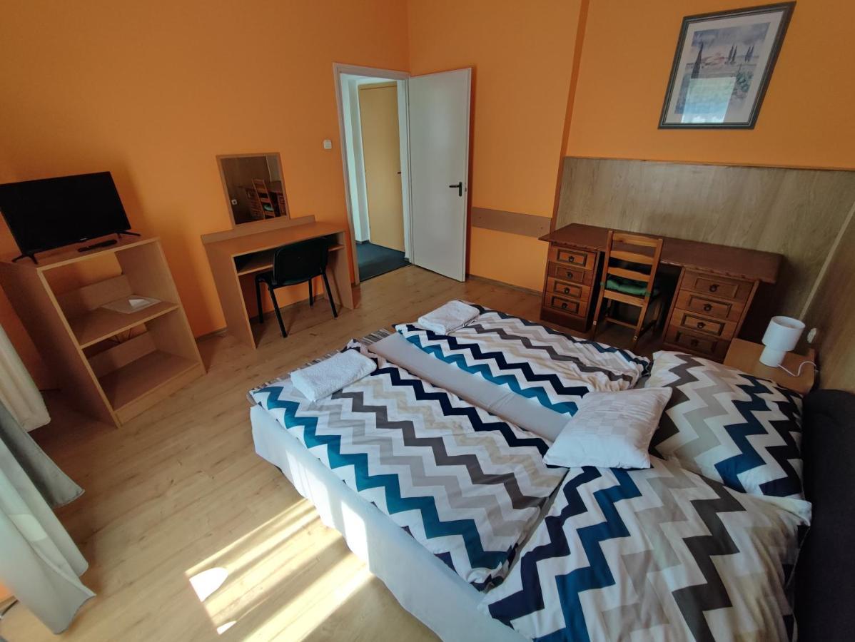 Hotel Beke Sziget Komlo Bagian luar foto