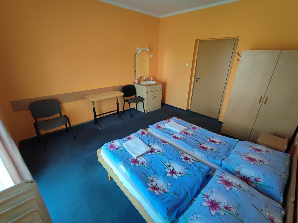 Hotel Beke Sziget Komlo Bagian luar foto